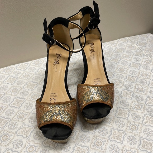 Beautiful leather wedges! - Picture 1 of 2